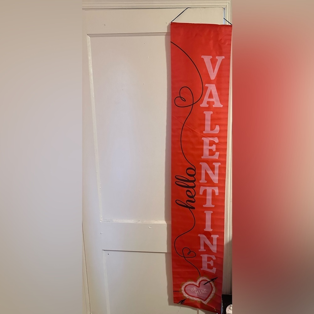 Red and Pink Hello Valentine Banner